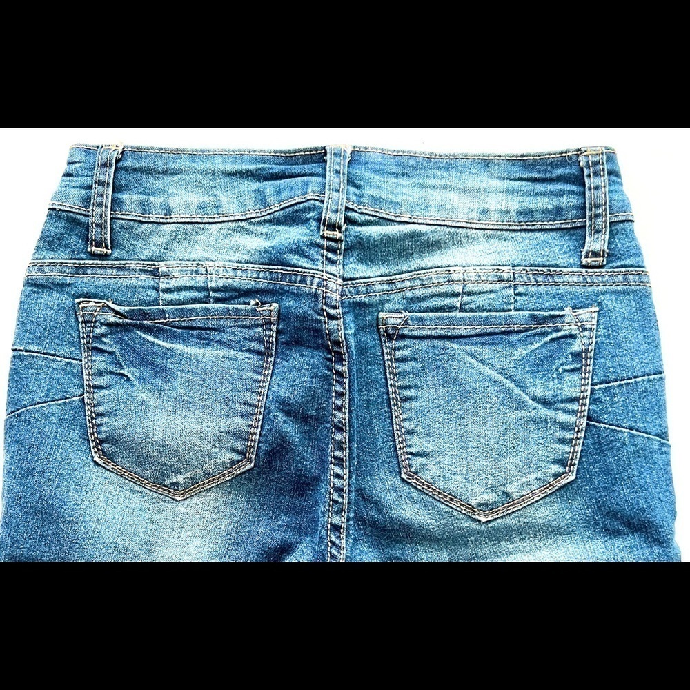 Bobโs Jeanโs Destroyed Skinny Denim, Sz 1/2๐๐๏ธ๐ Super flattering & Stretchyyyy - Picture 4 of 10
